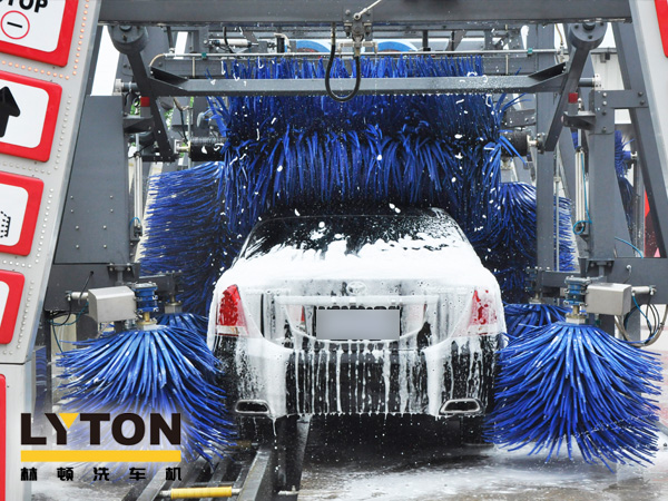 001型高泡洗車液，超潤滑高泡洗車液，高效、環(huán)保、超濃縮，林頓電腦洗車機(jī)專用。